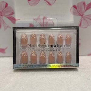 Nail‎ Reformation Press On Nails Nude Almond White Wave 32pc Nail Glue